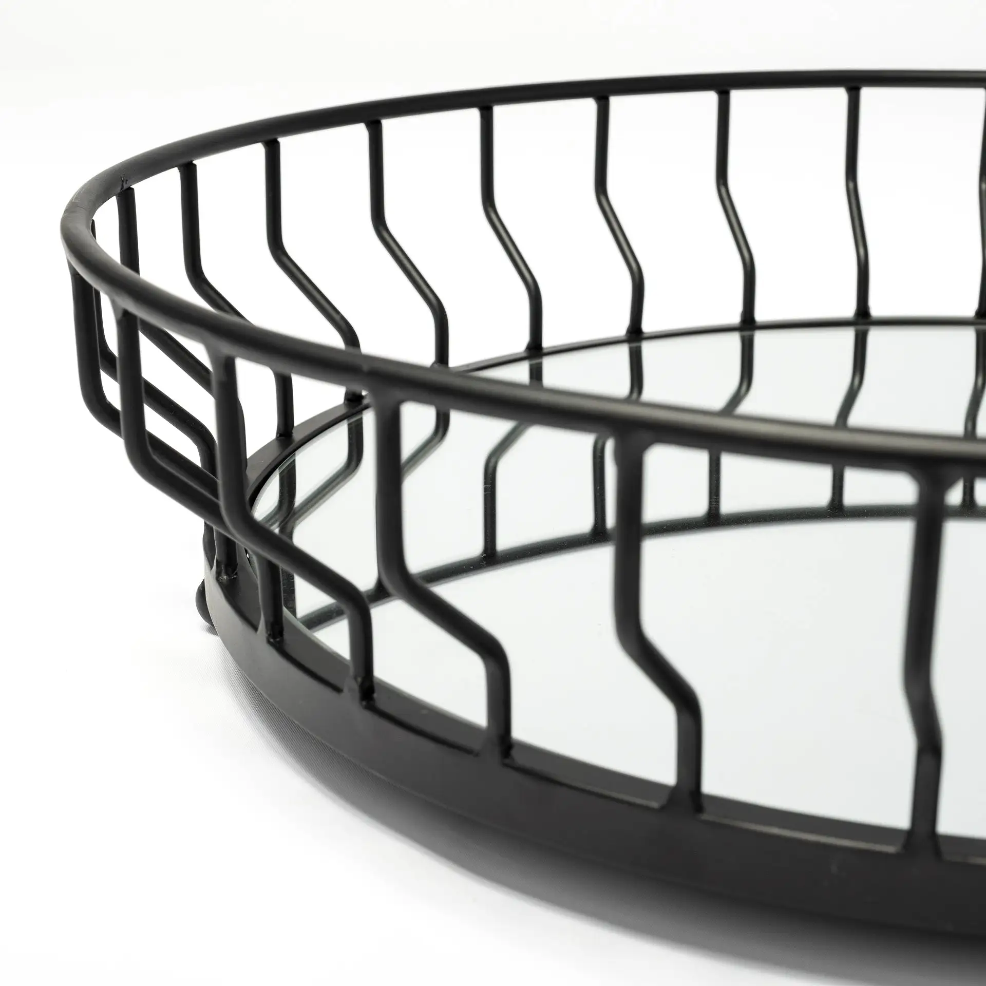 20 Matte Black Wavy Metal With Mirrored Glass Bottom Round Tray