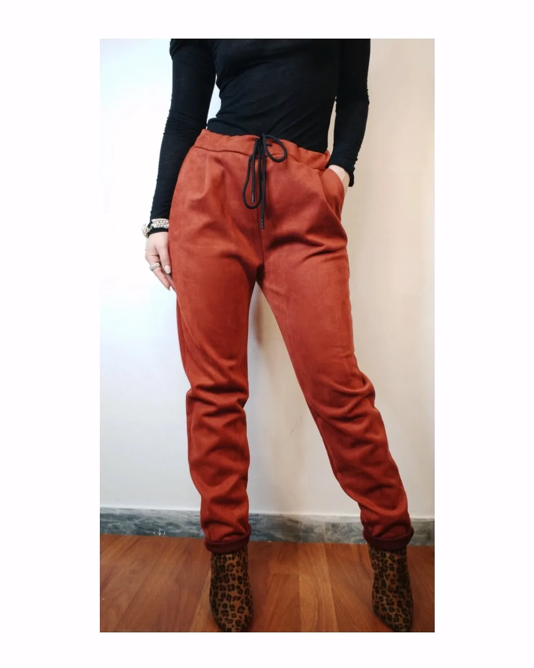 Pantalone jogger in suede!