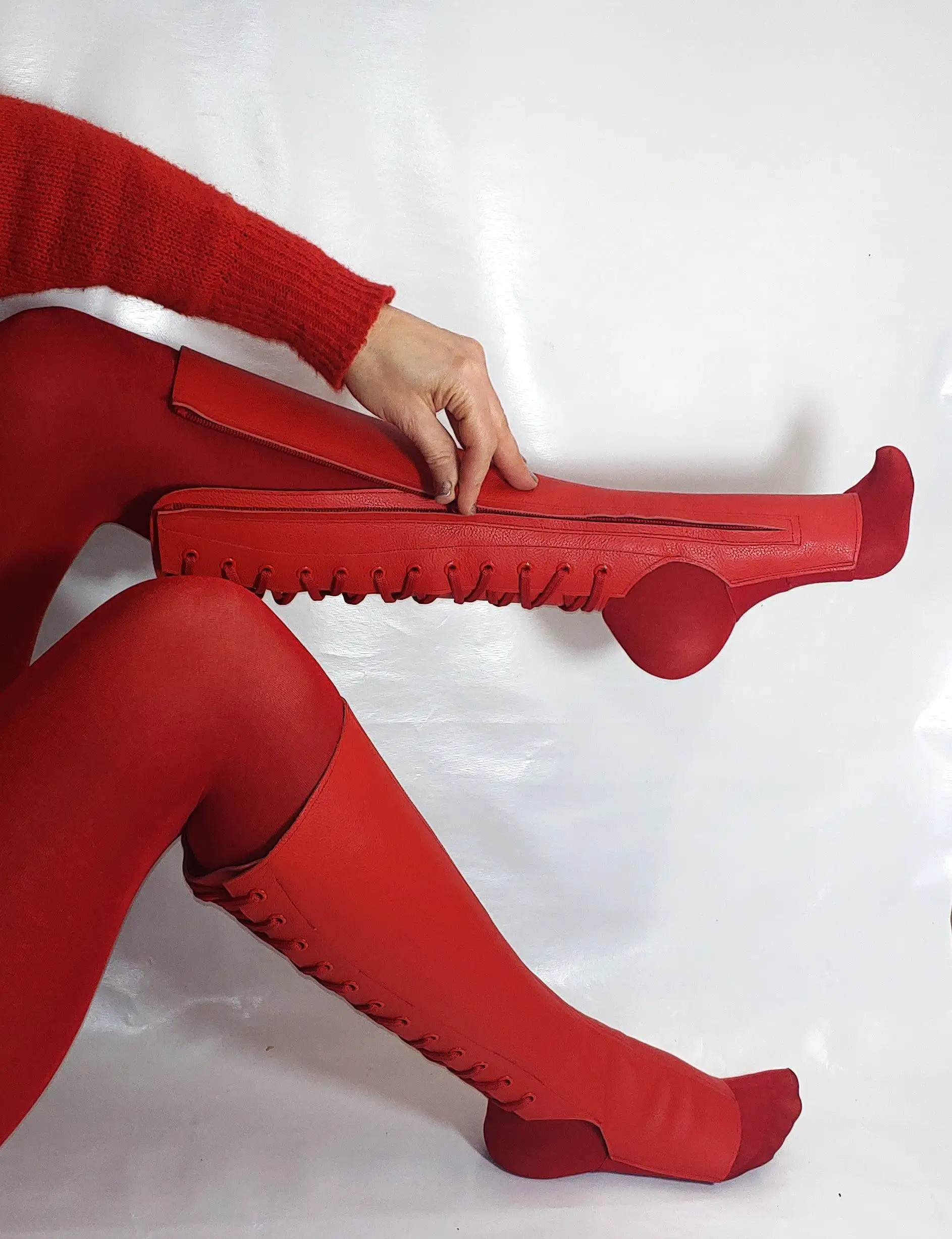 RED Aerial boots w/ inside ZIPS