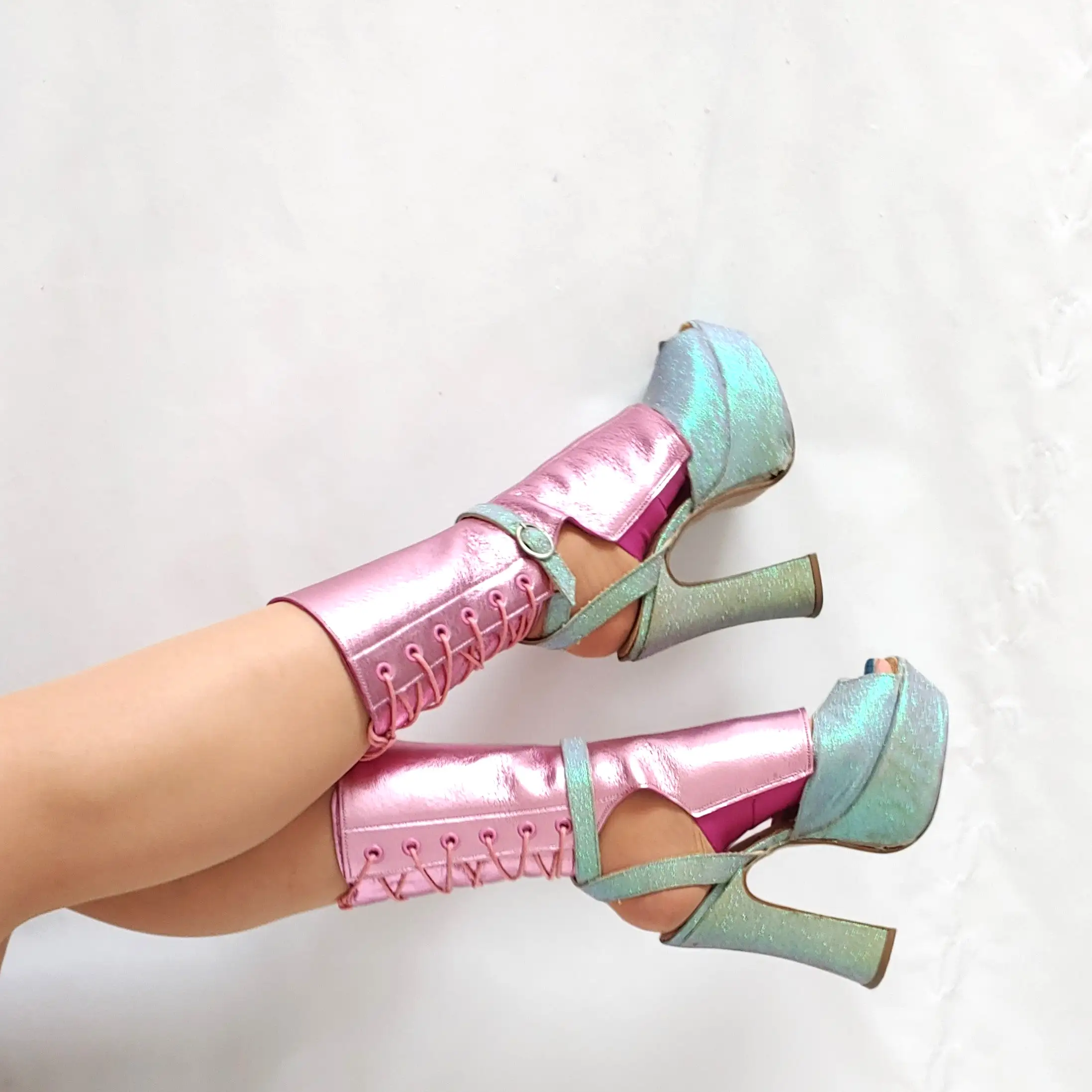 Short Aerial boots in PINK Metallic