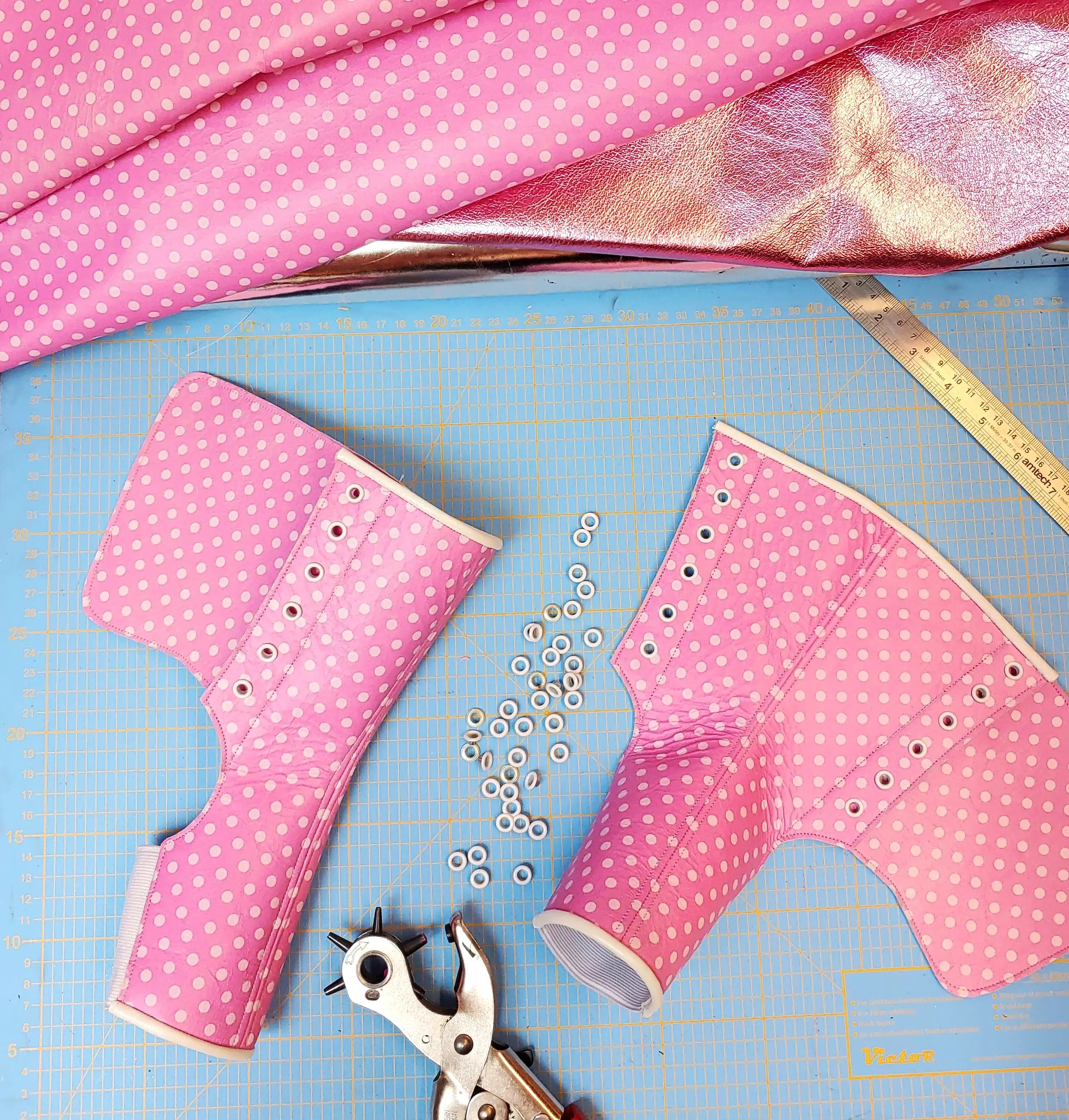 Short Aerial boots in Pink Polkadots *LIMITED EDITION*