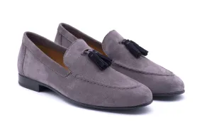 Suede loafer with tassels