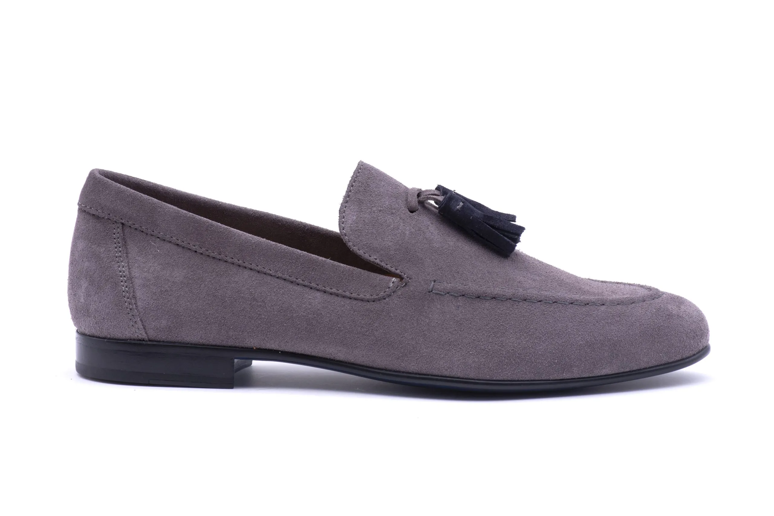 Suede loafer with tassels